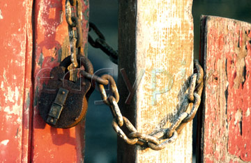 Comp image : dere0101 : Padlock and chain on old peeling red and white painted gates