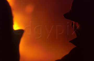 Comp image : impr0123 : Silhouette of two heads watching a large bonfire