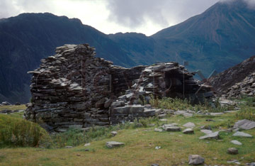 Comp image : ld03810 : Remains of a stone cottage in the disused quarry on Fleetwith Pike in the English Lake District