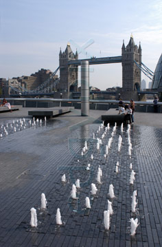 Comp image : lond010047 : The dancing fountain near City Hall in the 'More London' development on the south bank of the Thames in London, England, with Tower Bridge in sun in the background