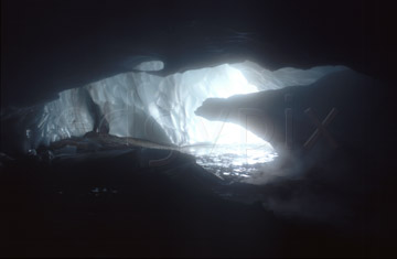 Comp image : torf0616 : Steam rising inside a cave under an Icelandic icecap